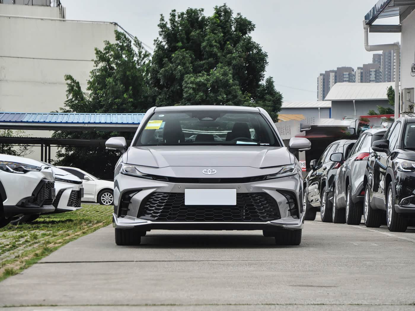 Toyota Camry 2068 - Image 3